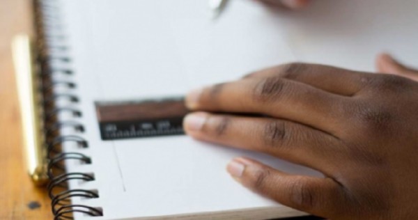 Estudiante de Guinea da a luz y a los pocos minutos regresa a la escuela. /(Especial)