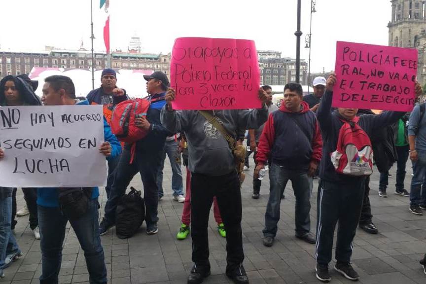 Policías federales protestan frente a Palacio Nacional. | Jorge Becerril