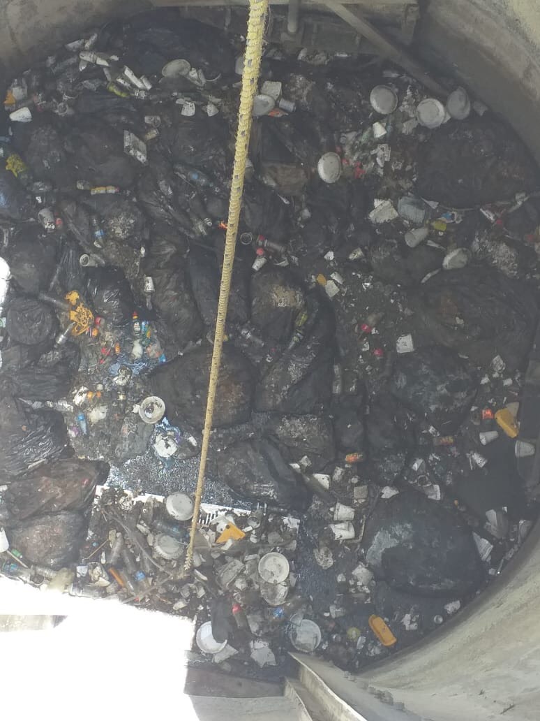 Basura en cárcamo.