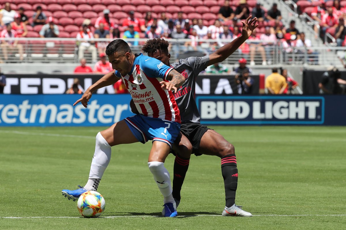 Chivas pierde ante Benfica en International Champions Cup (@Chivas)