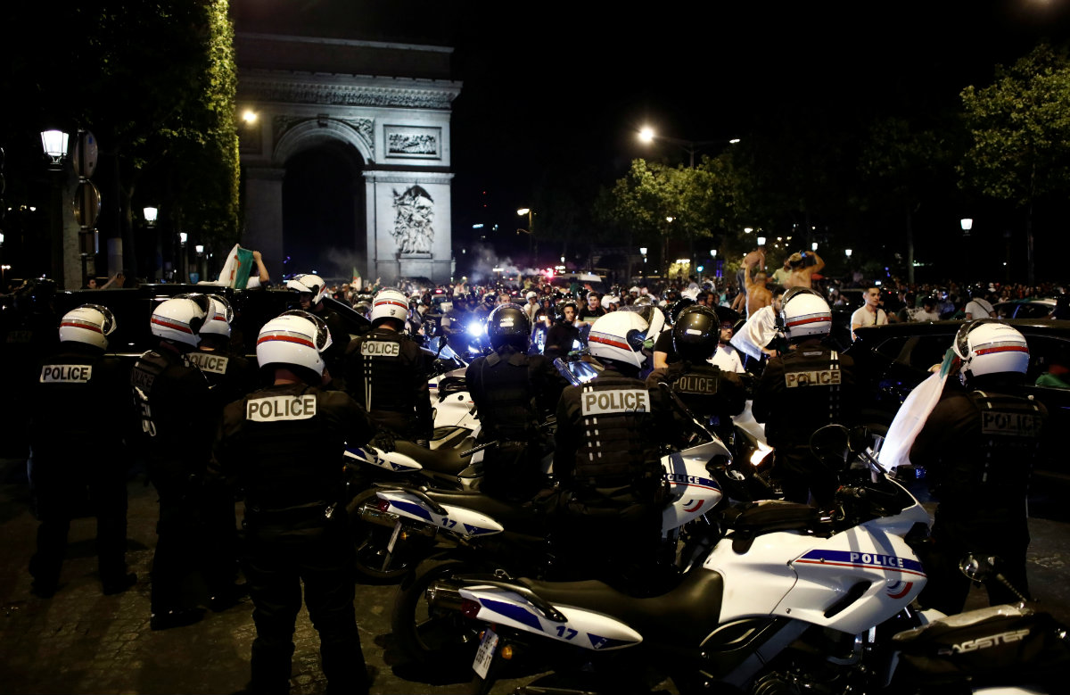 Detienen a 198 personas en Francia por altercados tras la victoria de Argelia en Copa de África (Reuters)