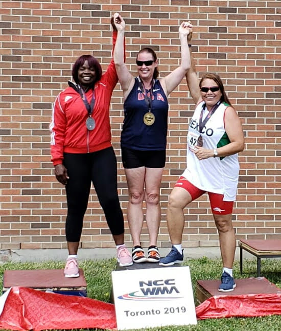 Isela Cañón subió al podio de ganadores.