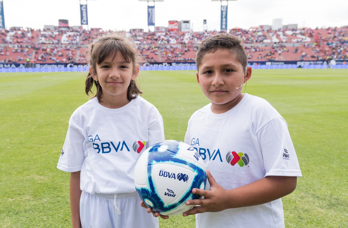 Niño viral participa en protocolo del Atlético San Luis vs Pumas (@AtletideSanLuis)