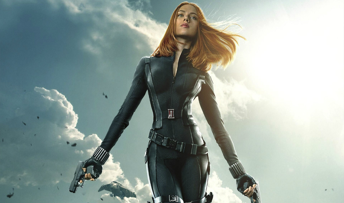 Scarlett Johansson y la directora de Black Widow se presentan en la Comic-Con para hablar de la precuela.