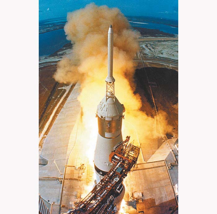 La fotografía de hoy, presenta el despegue del cohete Saturno V y la misión Apollo XI. ESPECIAL