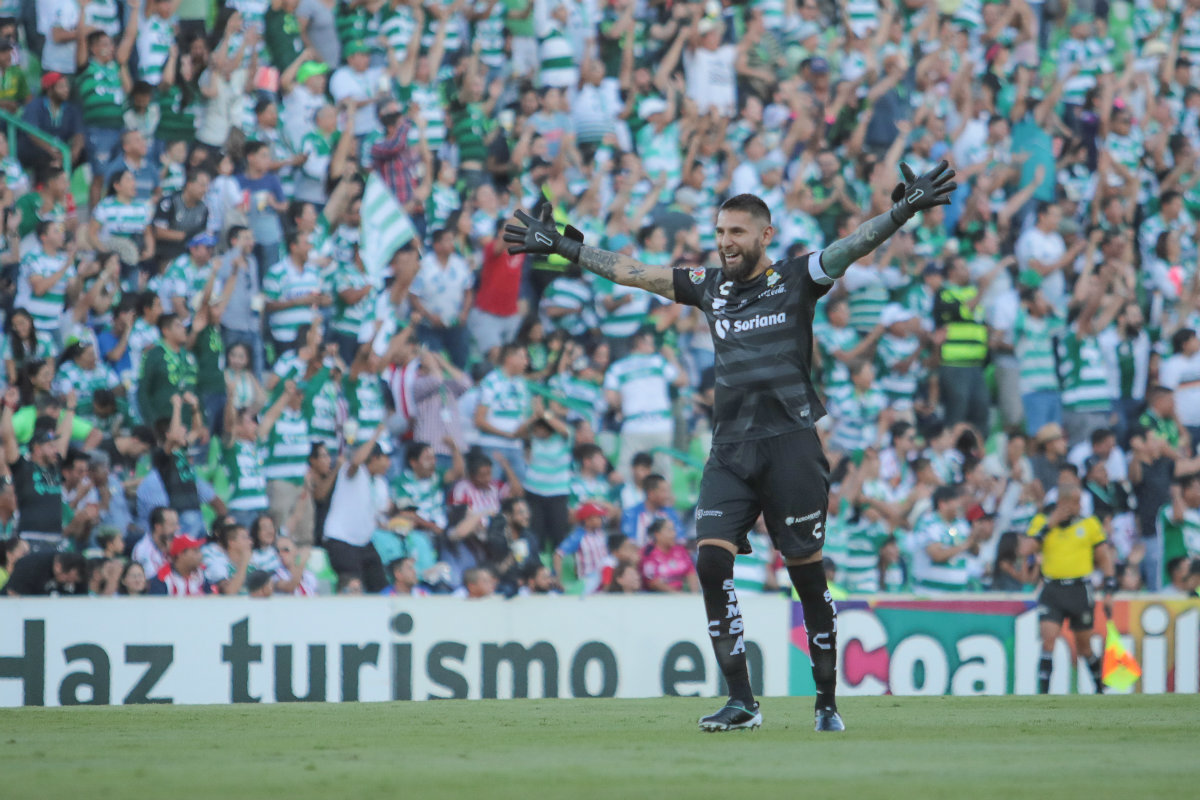 Jonathan Orozco festeja tras la victoria de Santos (Imago7)
