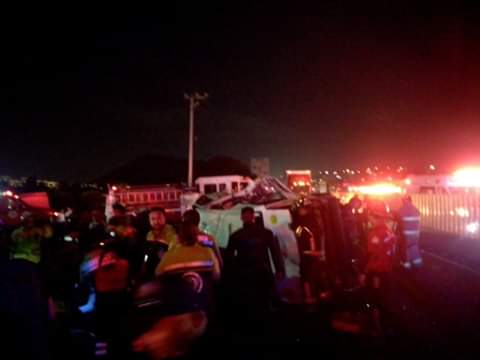 Los servicios de emergencia se desplazaron al sitio. (Especial)