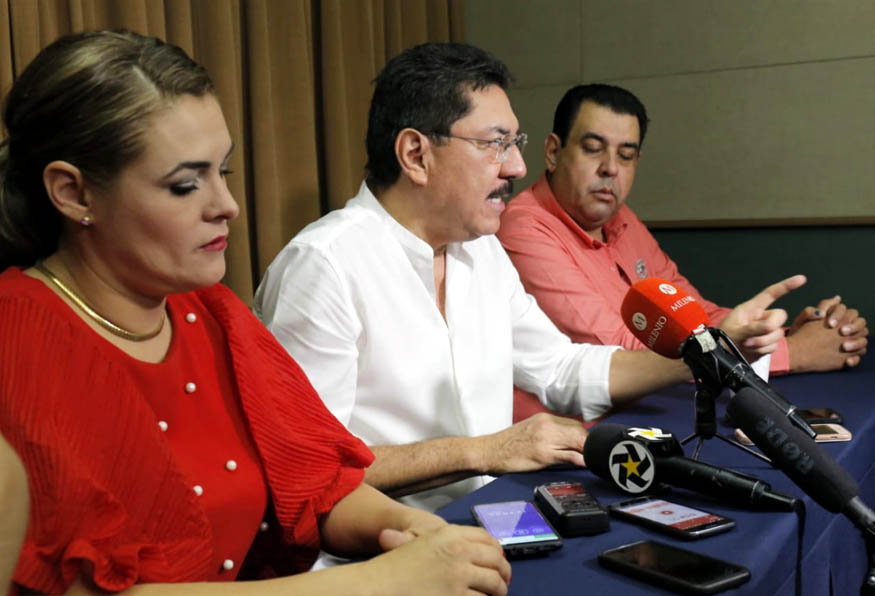 El político visitó la Comarca Lagunera acompañado por Blanca Patricia Gándara Pech. (Mauricio Román)