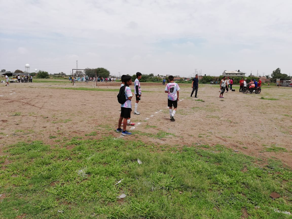 Vecinos de Villas de San Juan piden reubicación para realizar actividades deportivas en la zona.