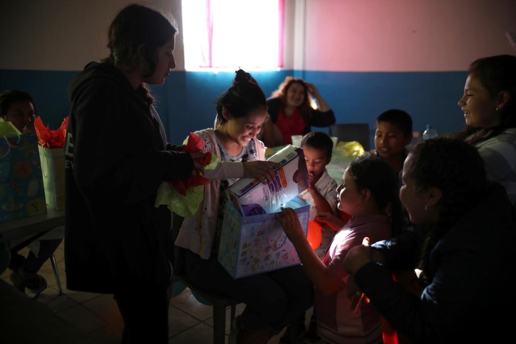 Solamente el 3 por ciento de los niños migrantes proviene de México, principalmente son de Guatemala, El Salvador y Honduras (AP)