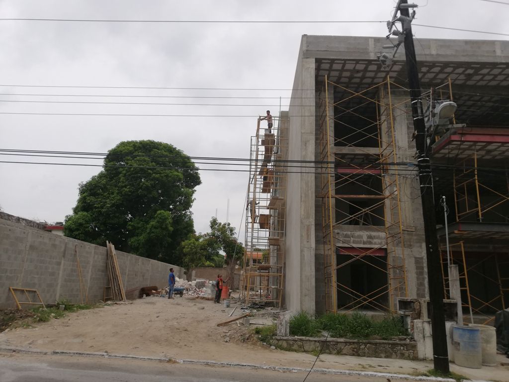 Obrero sufre accidente.