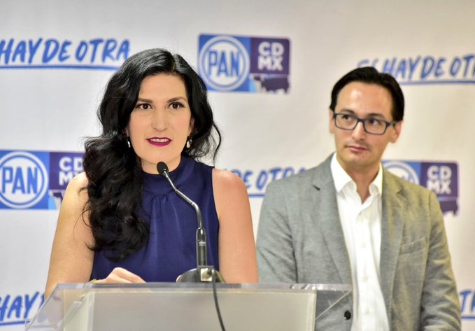La senadora Kenia López Rabadán y el  dirigente estatal del PAN, Andrés Atayde/Especial.