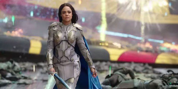Tessa Thompson interpreta a Valkyrie , quien hará explícita su bisexualidad en próximas películas (Especial).
