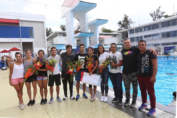 Clavadistas que viajaran a competir en los Juegos Panamericanos Lima Perú 2019, fueron despedidos por sus compañeros del equipo de clavados del CODE. 