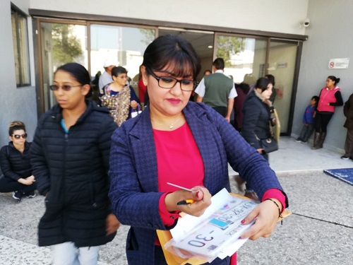 Contribuyentes en Toluca. (Claudia Hidalgo)