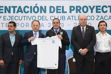 Cuauhtémoc Blanco en la presentación del Zacatepec (Twitter: @cuauhtemocb10)