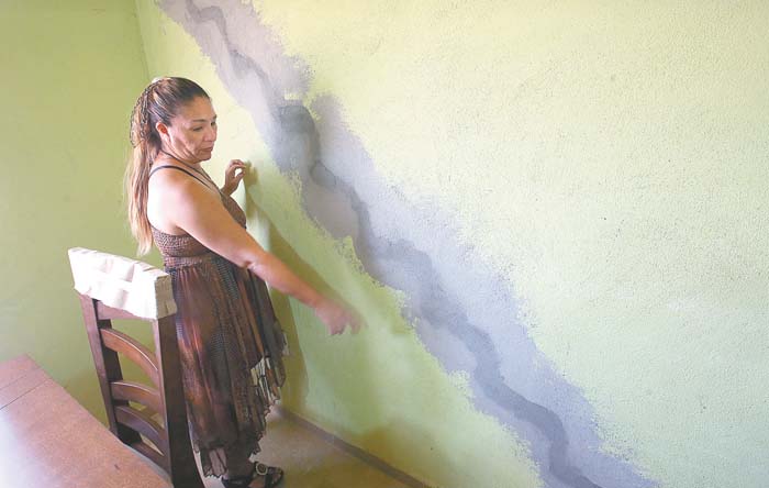 Habitantes de Hacienda El Palmar tienen cuarteaduras en sus casa. Leonel Rocha