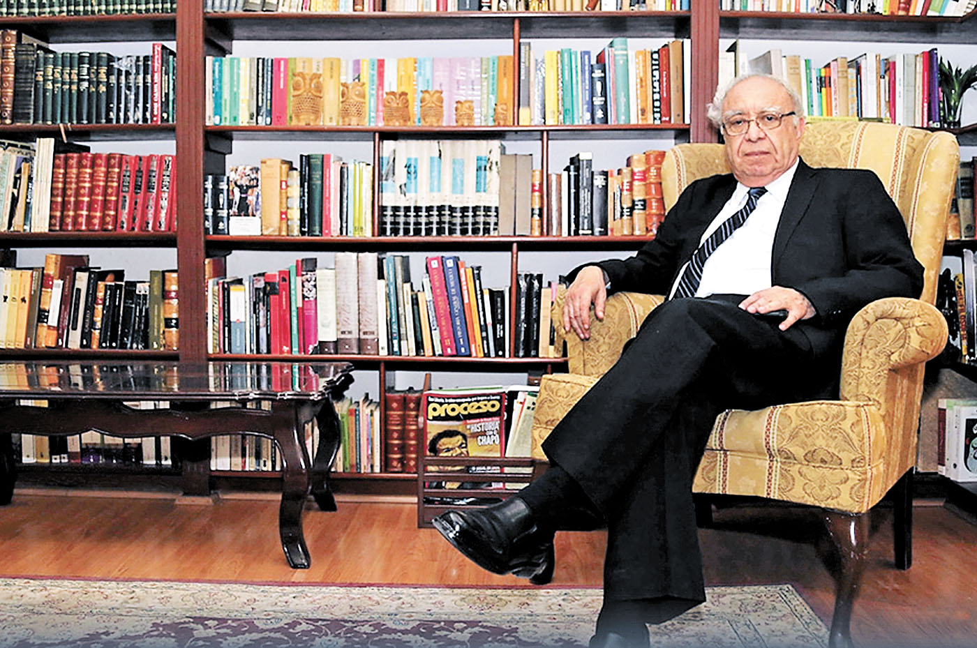En su biblioteca tiene más de 5 mil ejemplares, además de ser usuario del Kindle, donde compra otros miles. (Martín Piña)