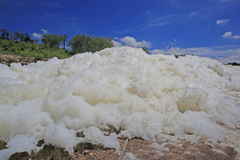 Espuma tóxica en Valsequillo (Andrés Lobato)