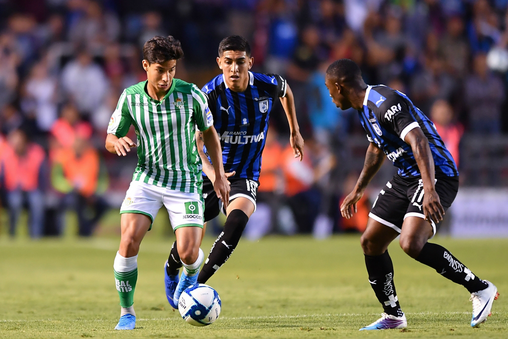 Lainez fue titular en el partido amistoso Querétaro vs. Betis (Mexsport)