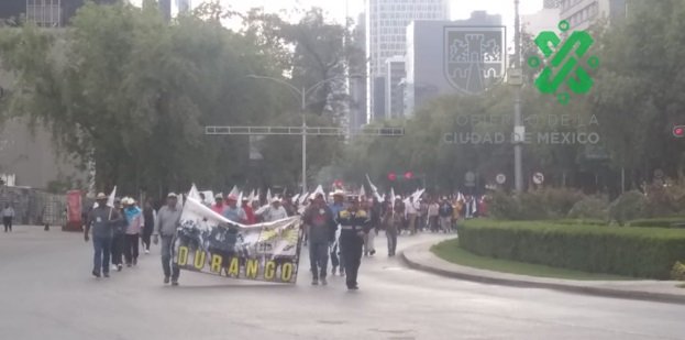 Marcha de campesinos hacia el Zócalo tras el bloqueo en Insugentes. (Tomado de @OVIALCDMX)