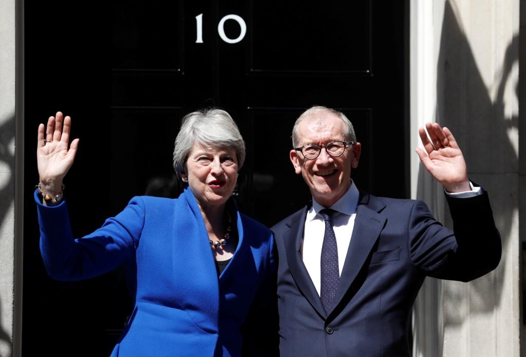 May, de 62 años, parecía estar conteniendo las lágrimas cuando salió. AP
