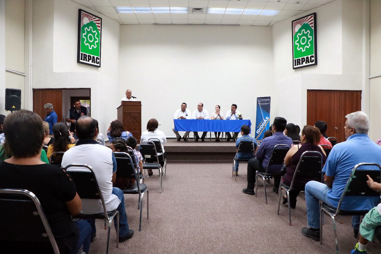 Esta es la octava generación en graduarse del Centro de Idiomas de Santa Catarina, con la que suma más de 100 estudiantes graduados. Foto: Eduardo Men