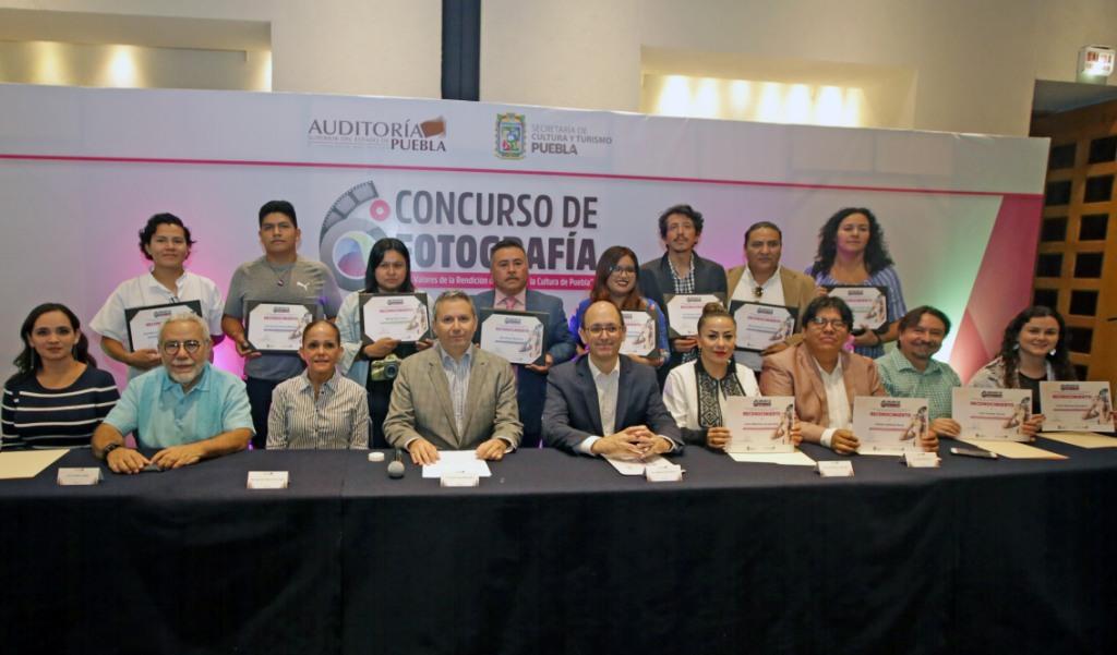 Premian a los ganadores del sexto concurso de fotigrafía "Los valores de la rendición de cuentas" (Especial)