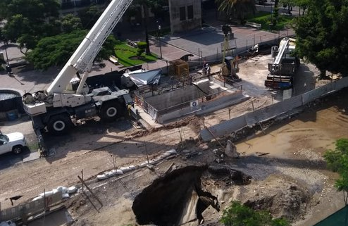 Ayer se reabrió el  socavón en Alcalde y Reforma, por las obras de la Línea 3 del Tren Ligero. (Especial)