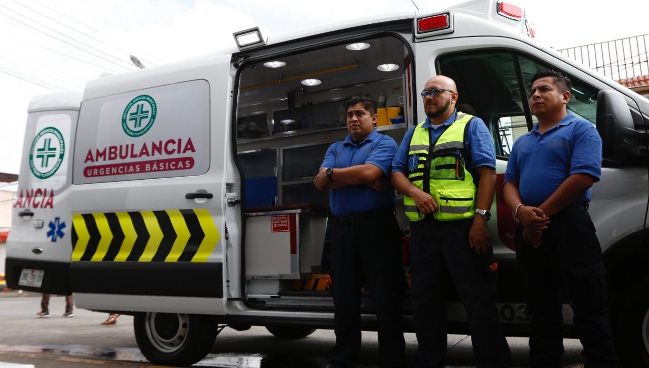 Los Servicios Médicos Municipales de San Pedro Tlaquepaque, cuentan ya con tres nuevas ambulancias. (Martín Patiño)