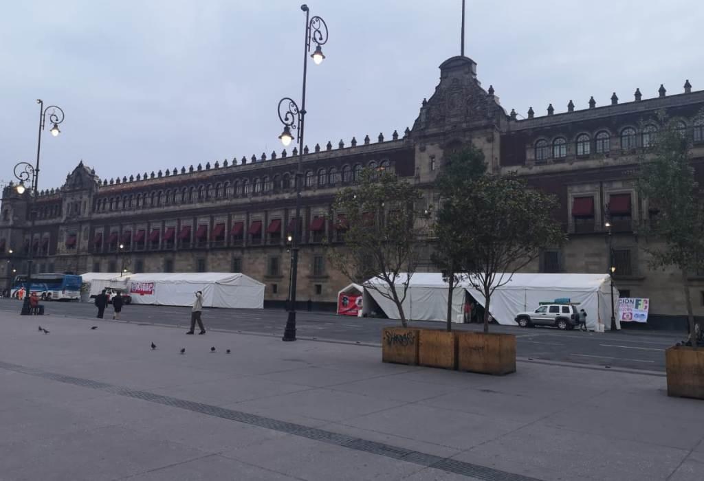 Los campesinos mantienen un plantón permanente frente a Palacio Nacional. | César Velázquez