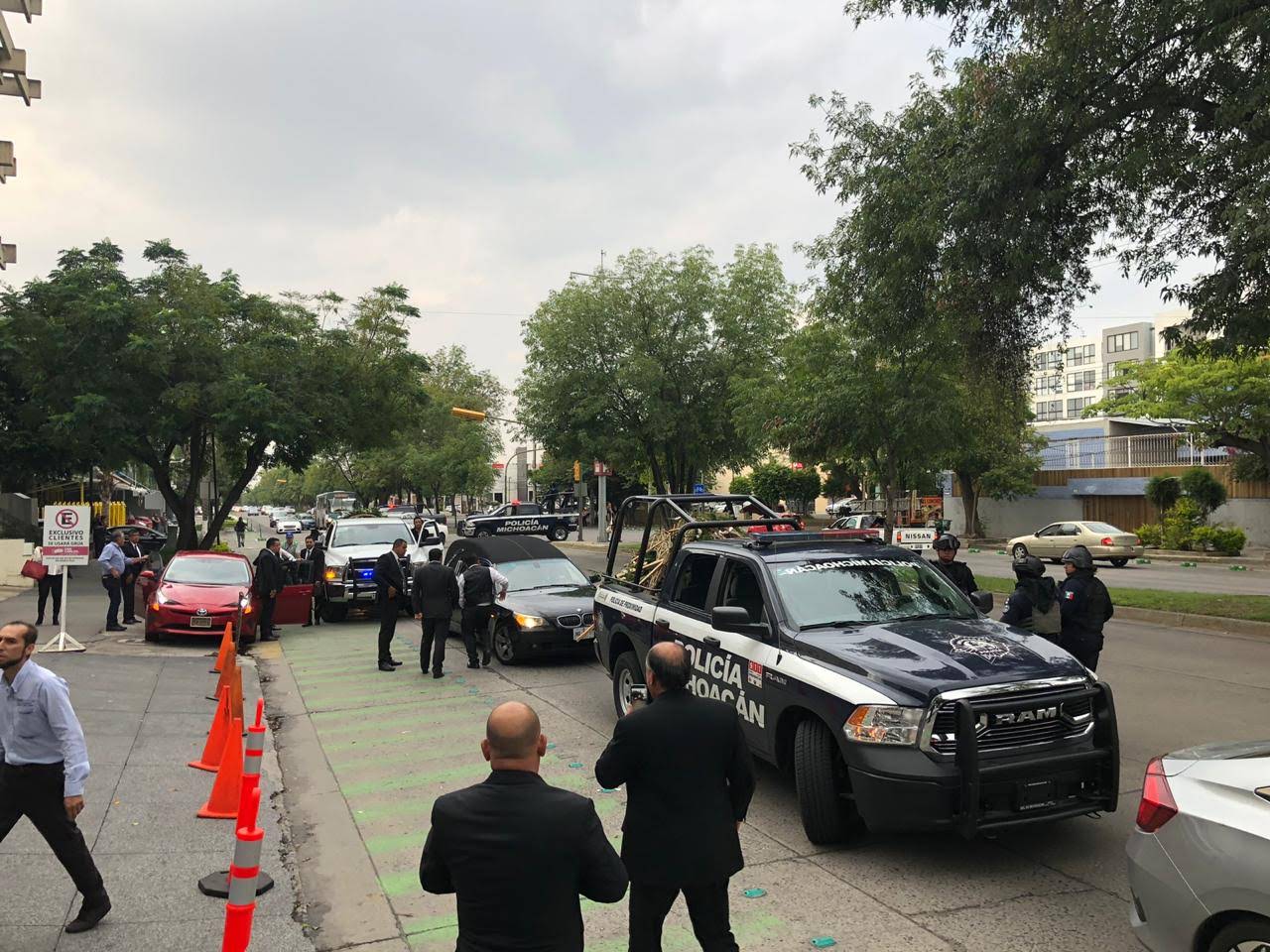 La carroza fúnebre fue escoltada por patrullas de la policía michoacana y de la policía de Jalisco. (Cortesía)