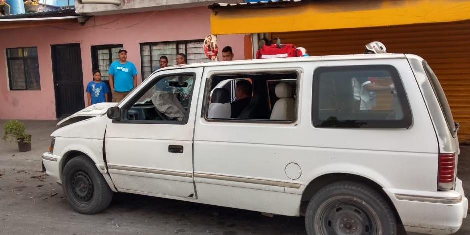 El hombre  que conducía la camioneta Voyager color blanca, identificado como Luis