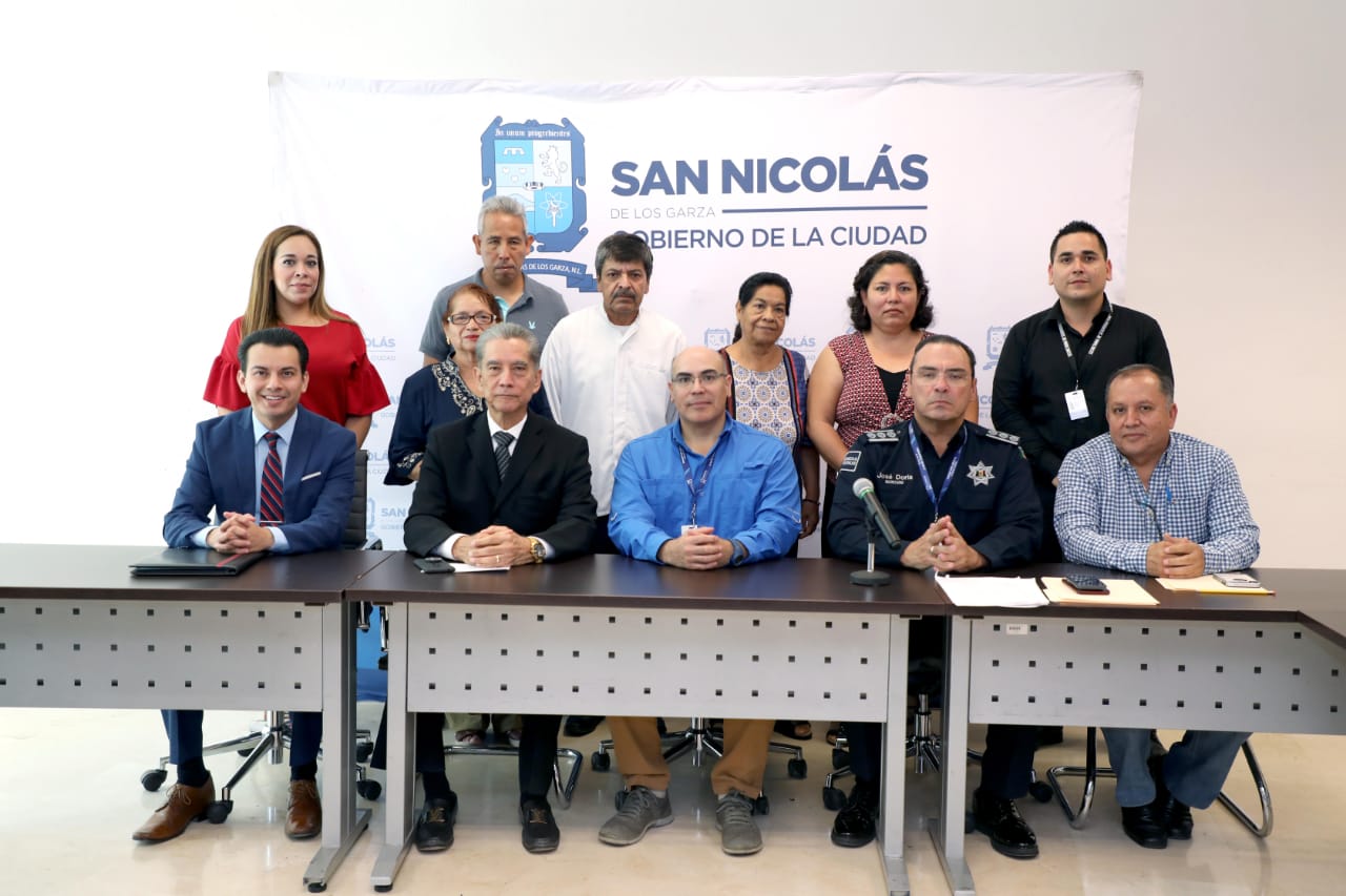 El alcalde informó que el grupo de vecinos tendrá la responsabilidad de conocer los sistemas de operación del municipio. Foto: Especial