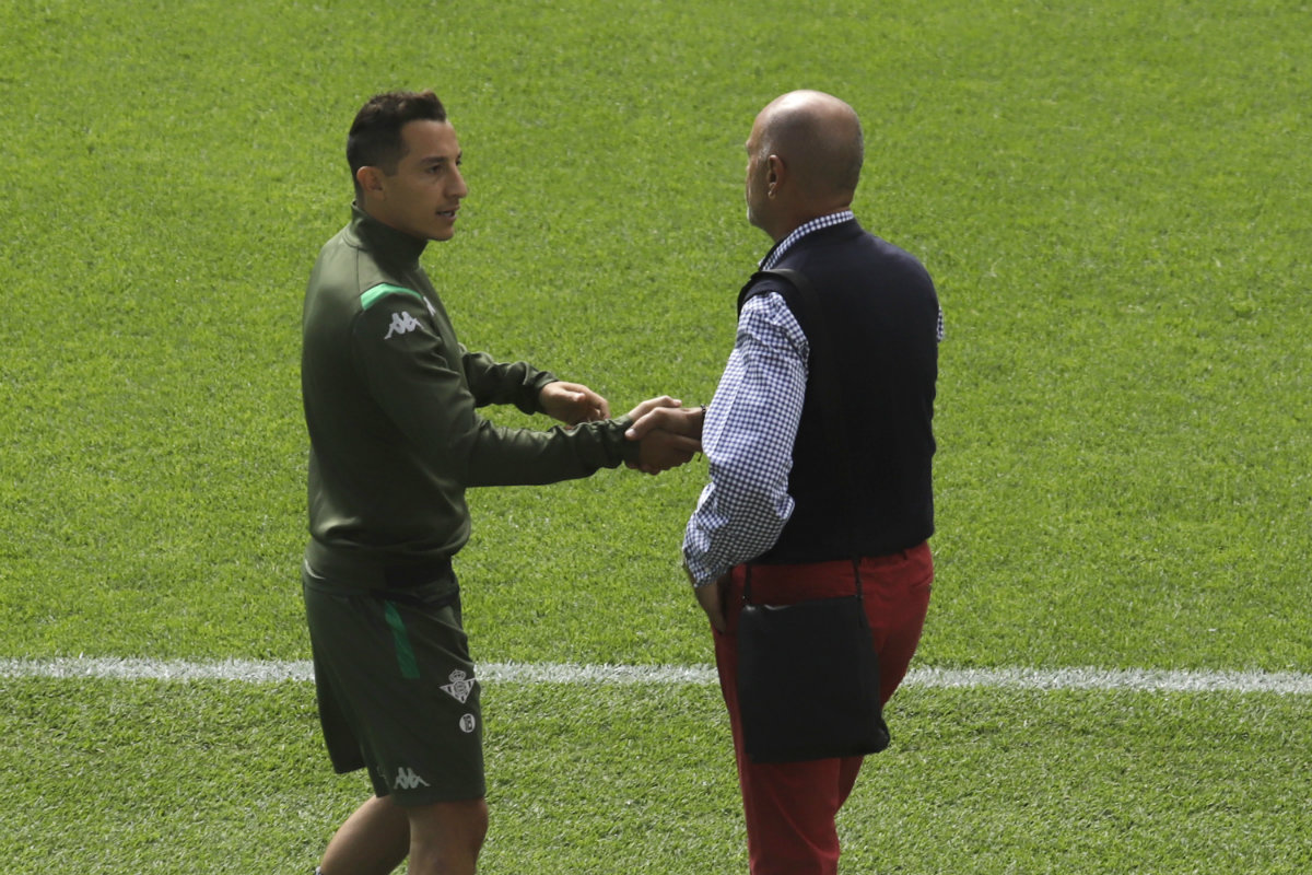 Andrés Guardado durante el entrenamiento del Betis en el Estadio Cuauhtémoc (Imago7)