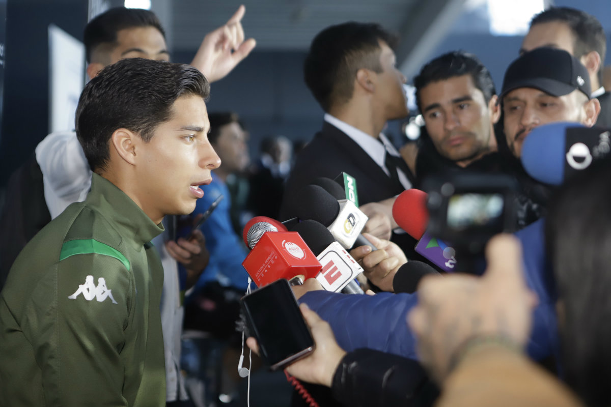 Diego Lainez durante la entrevista previo al duelo entre Puebla y Betis (Imago7)