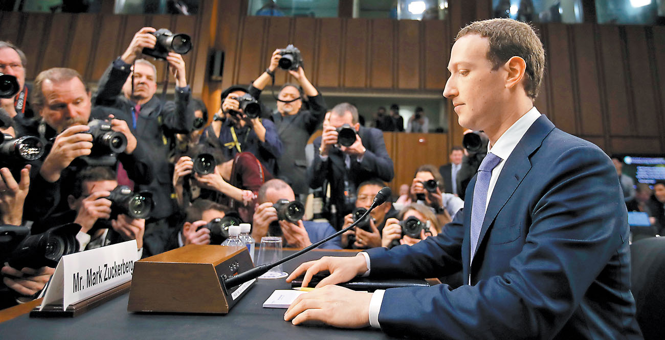 Mark Zuckerberg tuvo que responder ante el Congreso de EU por los escándalos de uso de datos personales. (Alex Brandon/AP)