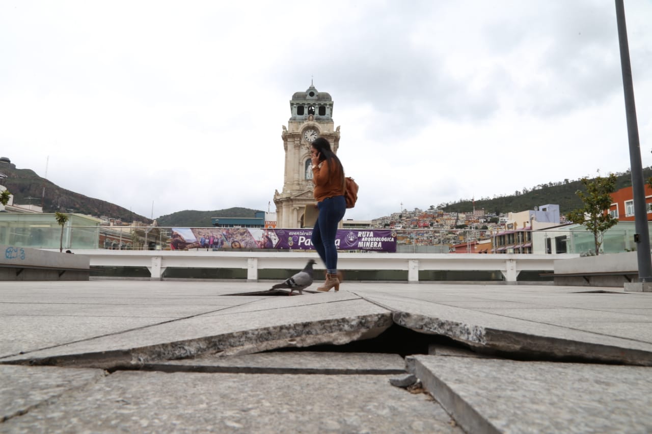 Plaza Independencia presenta deterioro. (Jorge Sánchez)