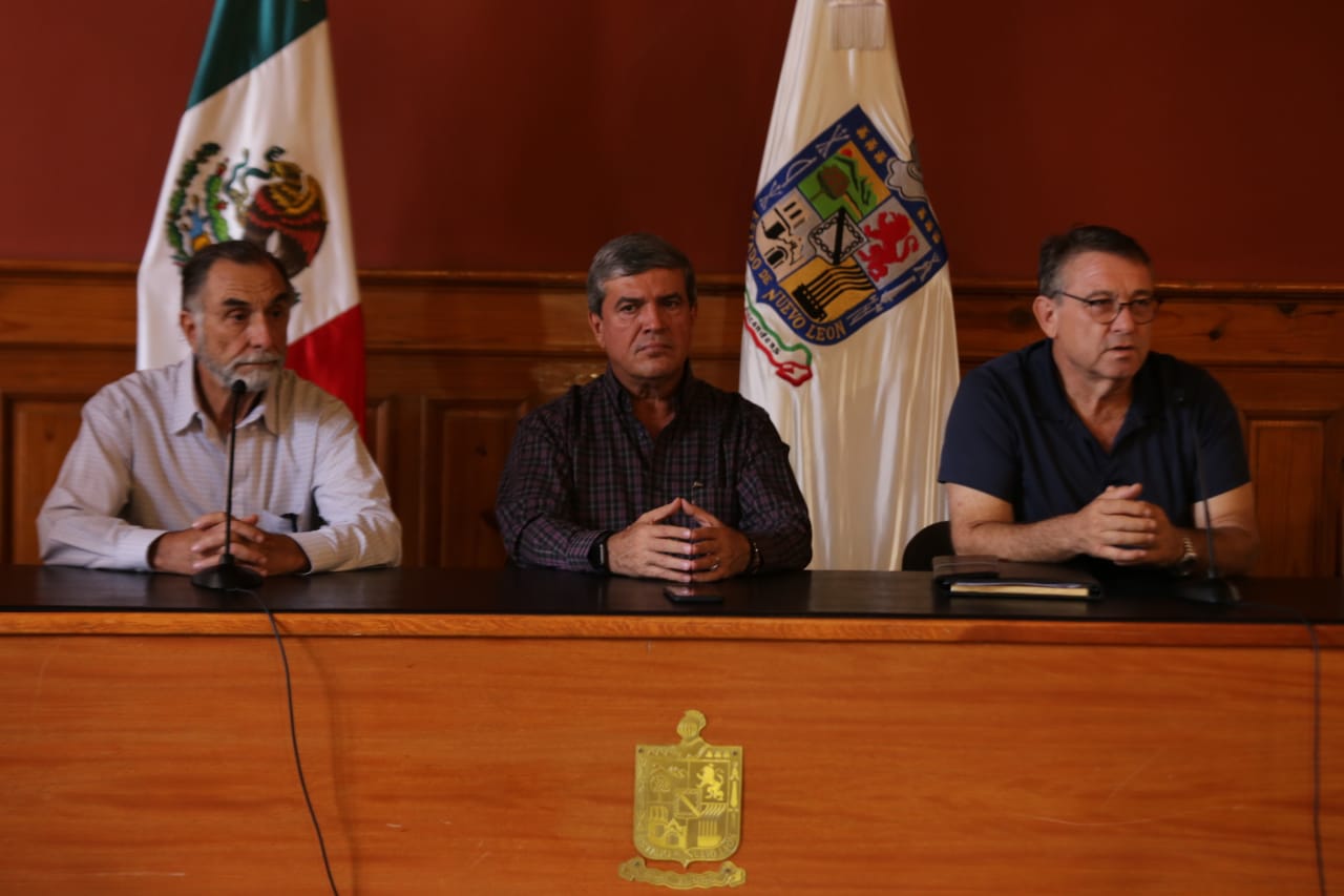 Manuel González, se reunió con los representantes de dichas instituciones para llegar a un acuerdo provisional (Foto: Roberto Alanís)