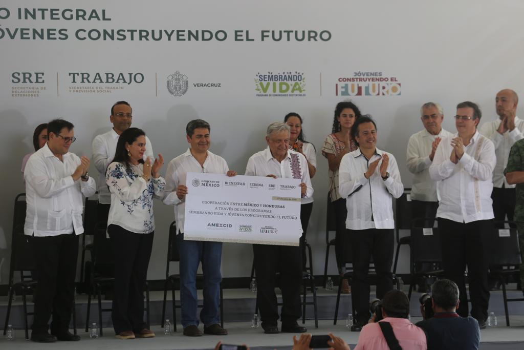 México y Honduras firmaron una carta de intención de cooperación entre ambas naciones. (Jorge Carballo)