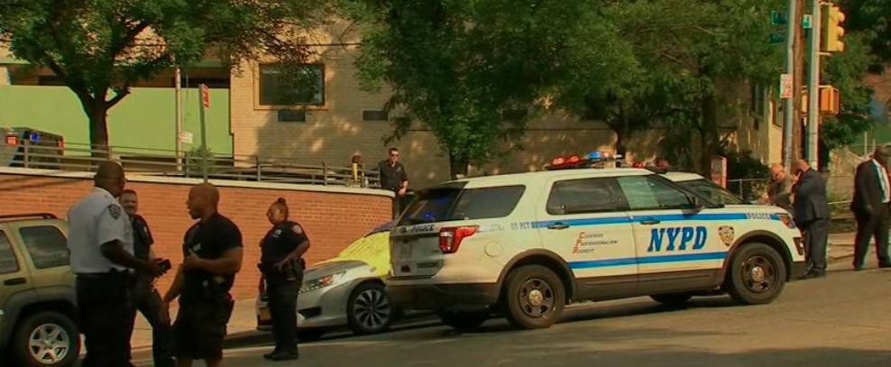 La policía llegó al lugar en el que el padre se percató de que sus hijos habían muerto (YouTube).