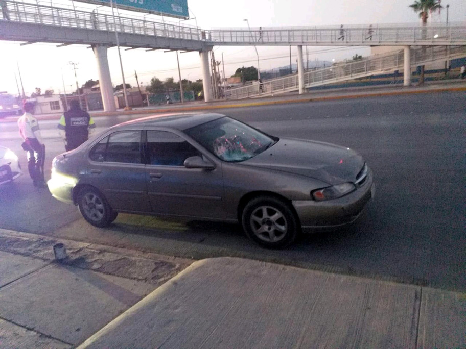 El auto era conducido por un hombre de 77 años. (Notivox Digital)