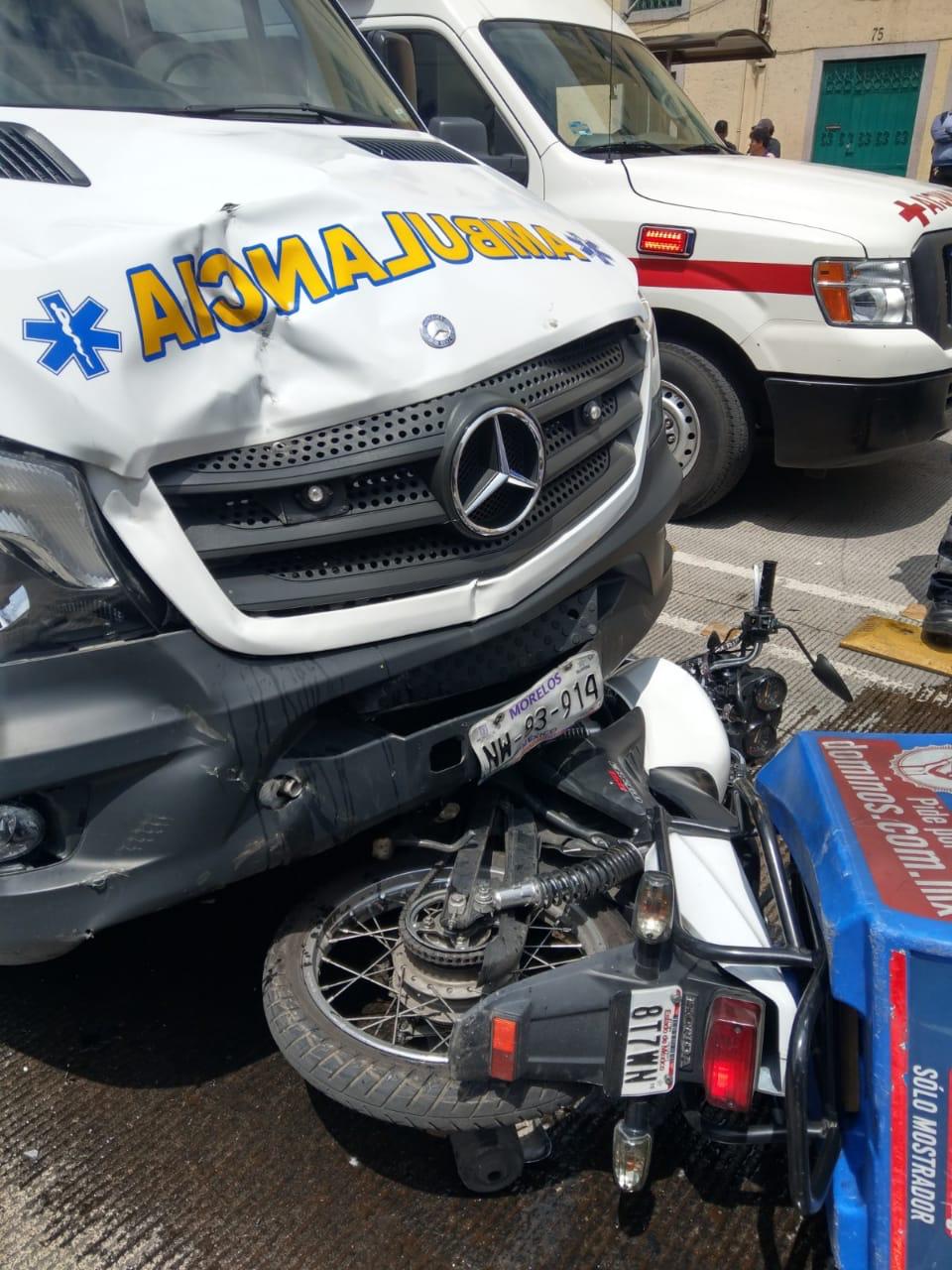 Choque de la ambulancia y el repartidor de pizzas en la Guerrero. (Jorge Becerril)