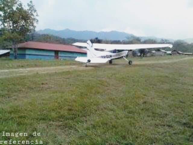 La aeronave fue asaltada mientras aterrizaba. (Abraham Jiménez)
