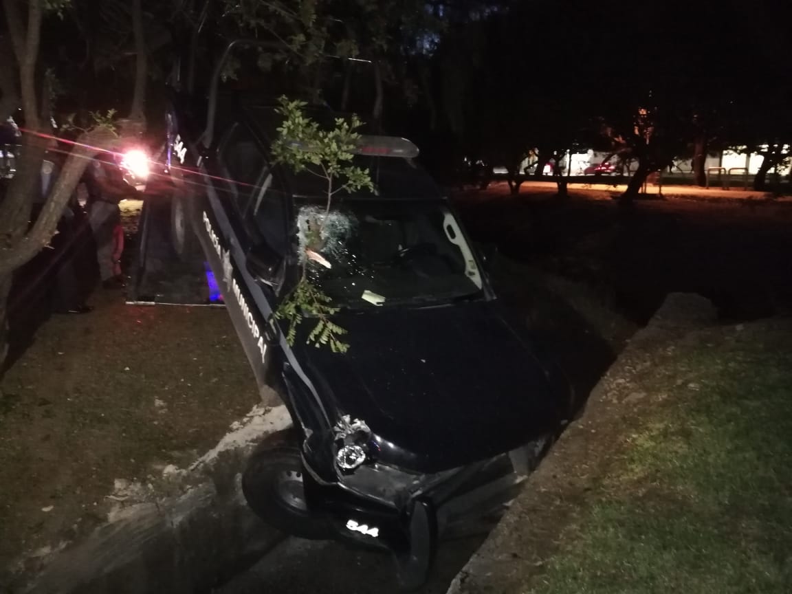 Patrulla de Policía municipal de León sufre accidente vial. Foto: Juan Galván.