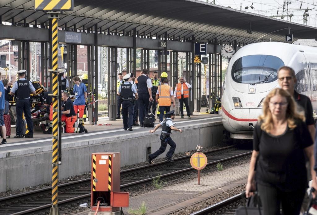 El tren con el que fue arrollado el menor es de alta velocidad. (AP)