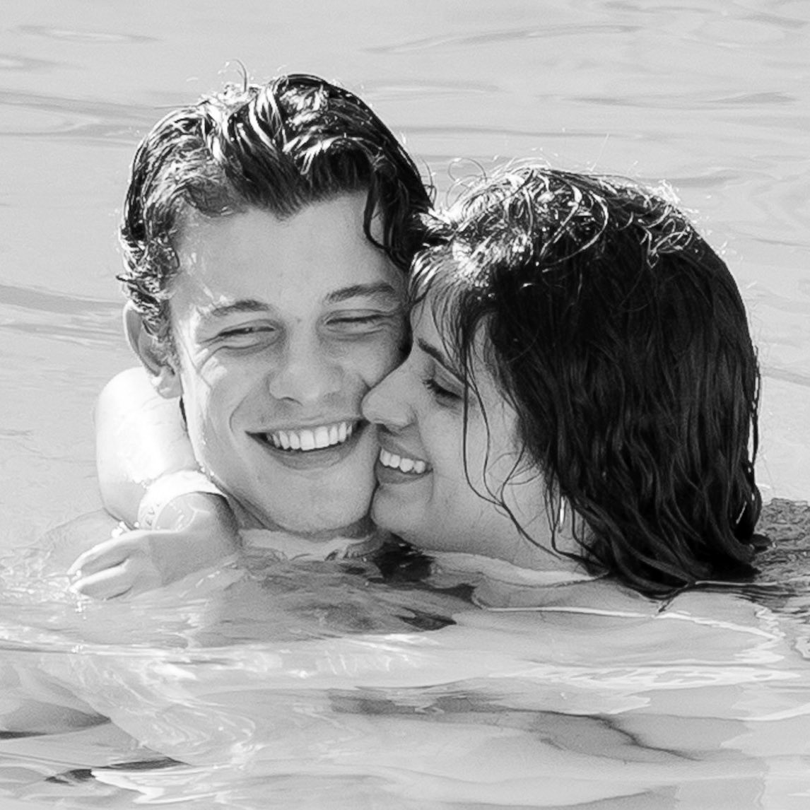 Camila Cabello y Shawn Mendes fueron captados mientras se besaban en Miami. /(Especial)
