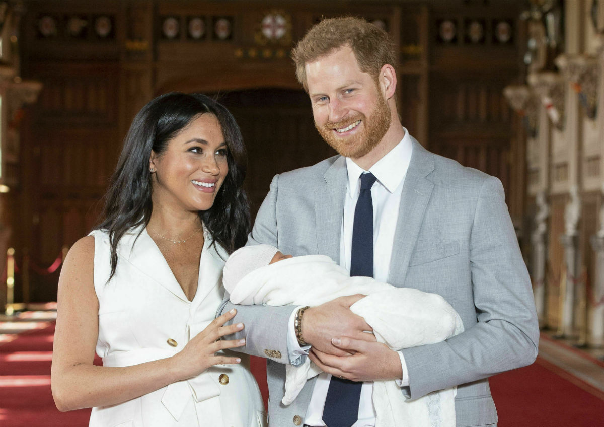 El 8 de mayo del 2019, el príncipe Harry y Meghan Markle presentaron a Archie en el Castillo de Windsor. (AP)