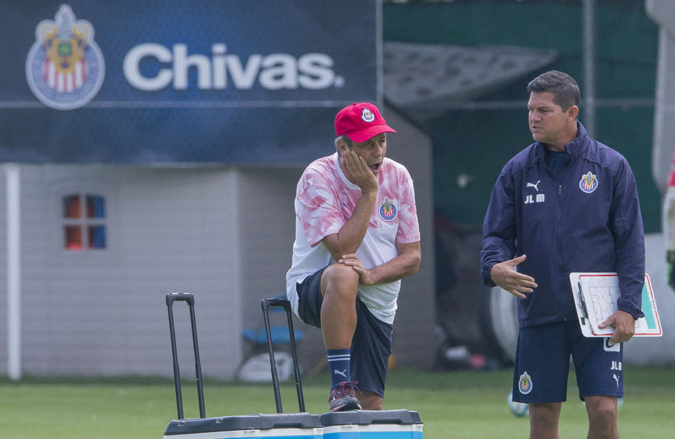 Tomás Boy en entrenamiento de Chivas (Mexsport).