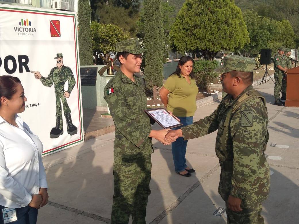 Jesús Roberto Medina Mendoza, se convirtió por un día en soldado de la Sedena (Foto/Antonio Hernández)